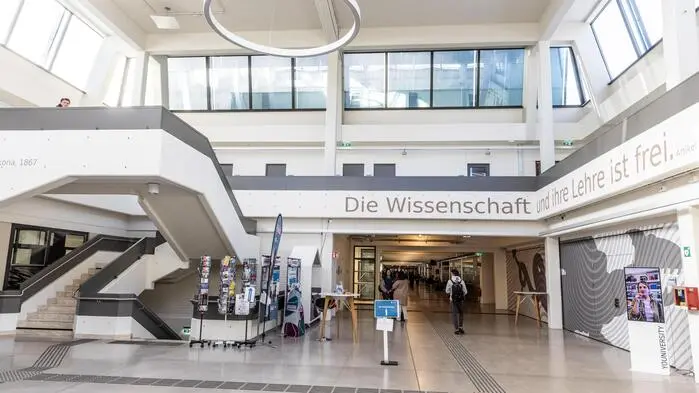 Eingangsbereich Uni Klagenfurt