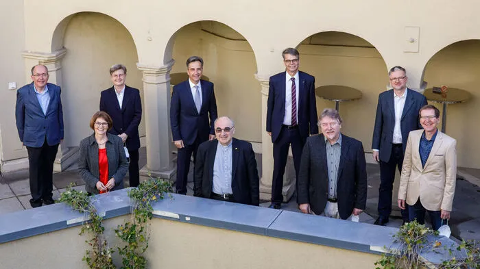 Bischof Krautwaschl, Superintendent Rehner, Pastor Gasper und Bürgermeister Siegfried Nagl mit den Organisatoren der Tagung in Graz