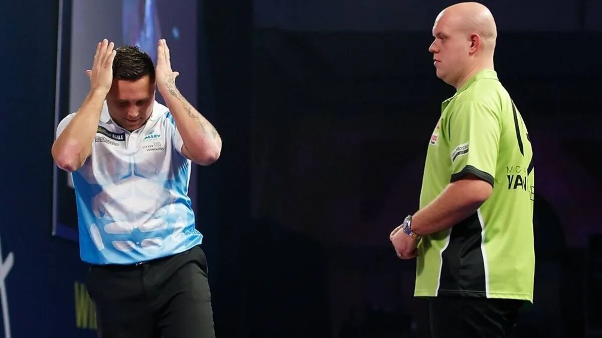 Michael van Gerwen (rechts) ist draußen, Gerwyn Price gefällt das nicht.