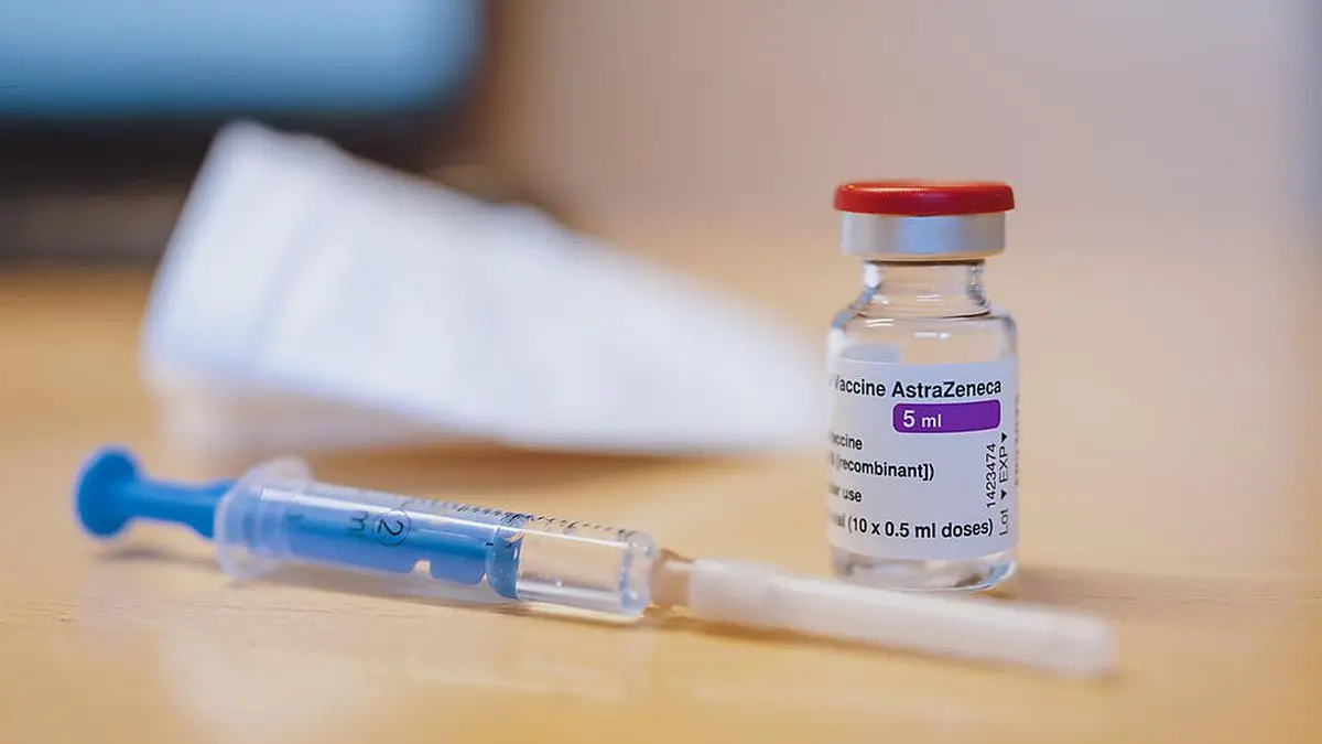 ABD0164_20210218 - KAPRUN - ÖSTERREICH: ++ THEMENBILD ++ Illustration zu den Themen AstraZeneca / Impfstoff / Corona-Impfung. Im Bild: Ampulle eines AstraZeneca-Impfstoffes aufgenommen am Donnerstag, 18. Februar 2021, in Kaprun. - FOTO: APA/EXPA/ JFK