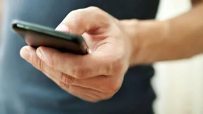 Dem Mann wurde unter anderem das Mobiltelefon gestohlen (Symbolfoto)