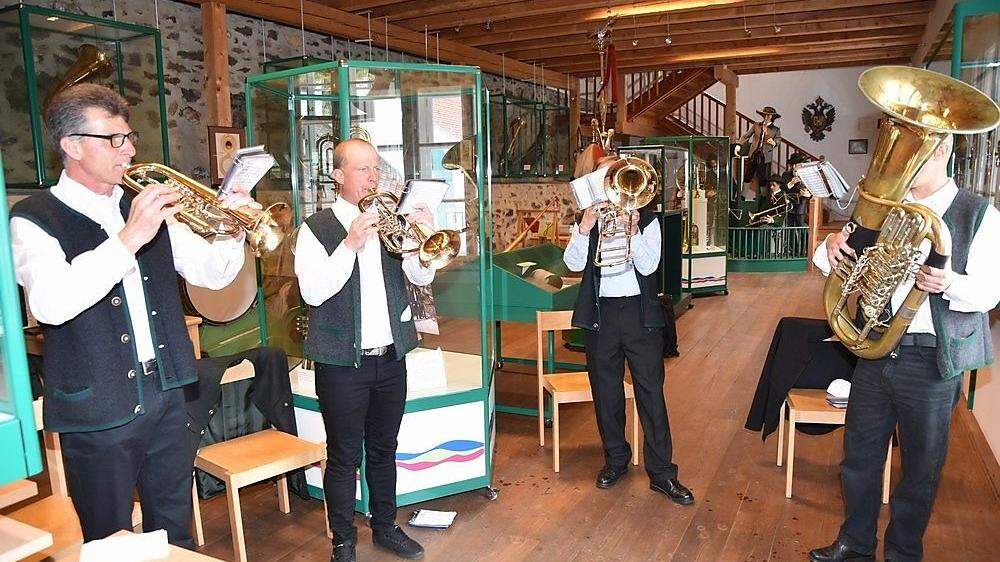 Eine Bläsergruppe des MV Winklern-Oberwölz sorgte beim Festakt für die musikalische Note