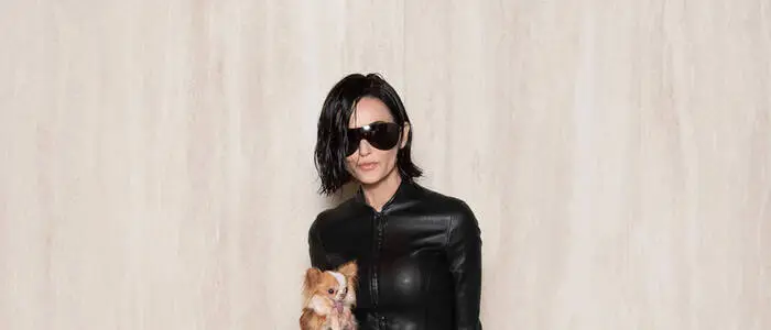 Demi Moore mit neuem Look bei der Gucci-Fashion-Show in Mailand
