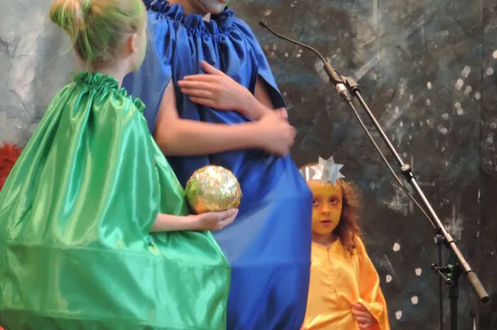 Das Musical wird unter der musikalischen Leitung von Claudia Rabko, und unter der schauspielerischen Leitung von Anette Tritscher, Schulleiterin der Volksschule Kraubath, aufgeführt.