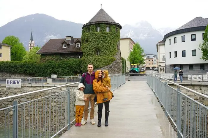 Valentina, Mathias Rauter, Liliane Schenkermayr und Ayden zählten zu den ersten Benutzern des Iselstegs
