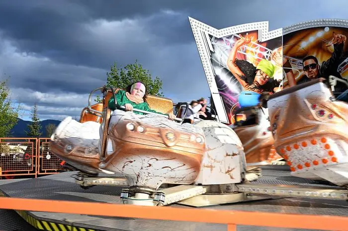 Für Live-Musik sorgten am Samstag „Showdown“ im Gösser-Zelt. Blasmusik auf der Wiesn war am Sonntag angesagt