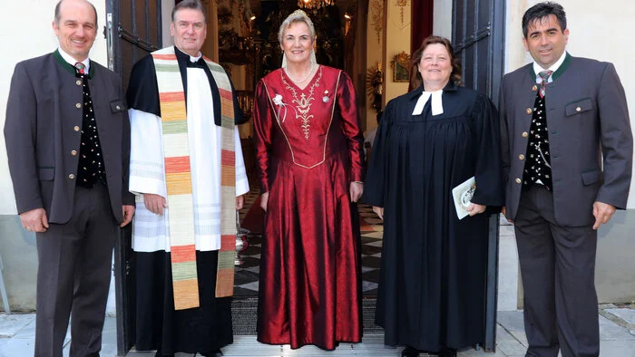 Den Auftakt des Programms bildete ein Wortgottesdienst mit Dechant Erich Aichholzer und der Evangl. Pfarrerin Regina Leimer. Musikalisch wurde umrahmt von dem „MGV-Tschwarzen“ unter Leitung von Johannes Lammer und dem Obmann Günter Tschernitz, sowie Prof. Alois Gaggl an der Stiftsorgel.