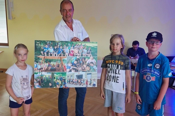 Auch die  Volksschule  Albersdorf-Prebuch...