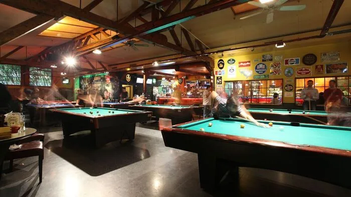 Brot &amp; Spiele - Friends of beer meet here Das Brot &amp; Spiele City gibt es mittlerweile seit über 30 Jahren. Es ist nicht nur ein Ort, wo Billardspieler und Schachspieler sich treffen. So vielfältig wie Menschen sind, versuchen wir auch auf die vielfältigen Wünsche der Menschen einzugehen und bieten verschiedene Lokale unter einem Dach. Nicht nur die Römer wussten was gut ist: "panem et circenses“! Brot &amp; SpieleMariahilferstraße 178020 Grazreservierung@brot-spiele.com
