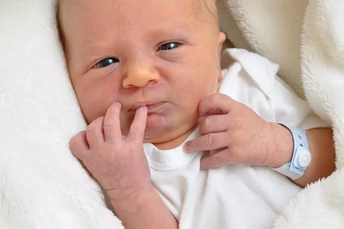 Ganz fest lieb haben Mama Nina Stefantschitsch und Papa Karl-Franz Simon aus Fürnitz ihren Julian Karl (2956 g, 50 cm). Geboren wurde der Kleine am 3. Juni um 8.55 Uhr im LKH Villach.