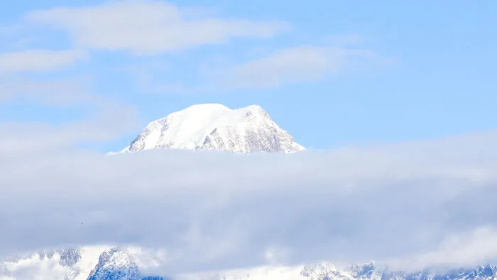 Herrlich waren die Verhältnisse vor der ersten Saison-Abfahrt der Frauen in Val d'Isere.