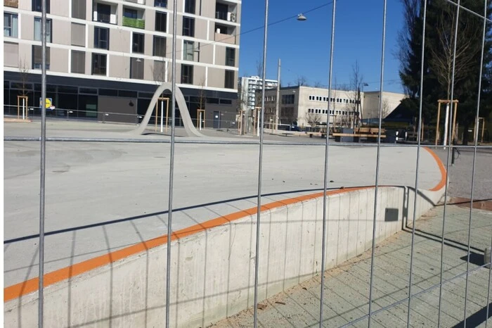 Gegenüber dem Fußballstadion gibt es künftig auch eine Wasserfontäne.
