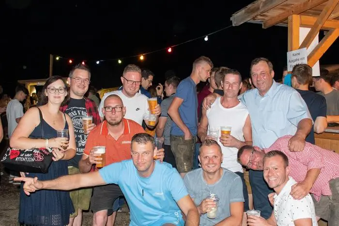Parallel dazu sorgte DJ Blackout im Discozelt für ausgelassene Partystimmung.