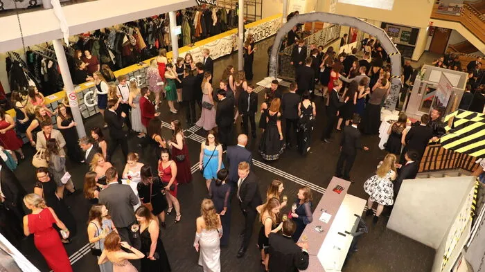 Klicken Sie sich durch die fotografischen Impressionen von der rauschenden Ballnacht!