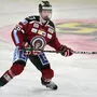 Auf dem Eis ist Frölundas Rasmus Dahlin mit Gitter-Helm leicht zu erkennen. Der große Verteidiger ist Schwedens heißeste Aktie für den NHL-Draft 2018. Für die Indians erzielte er vergangene SHL-Saison insgesamt vier Tore und leistete vier Assists