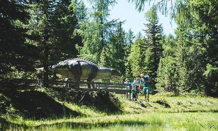 Auf dem Kreischberg kann man Urzeitungetüme im Dino-Wald besuchen