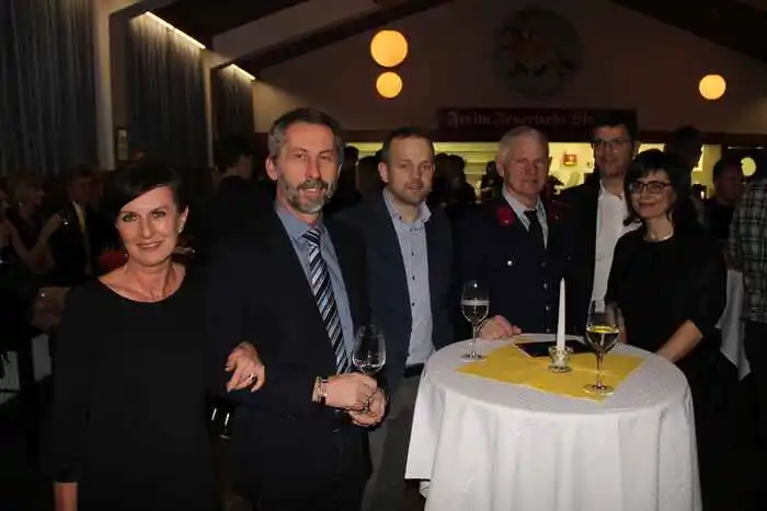 Für die Junggebliebenen legte "DJ Falzo" in der Kellerbar auf.