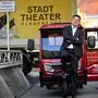 Aron Stiehl mit seinem neuen Fahrzeug