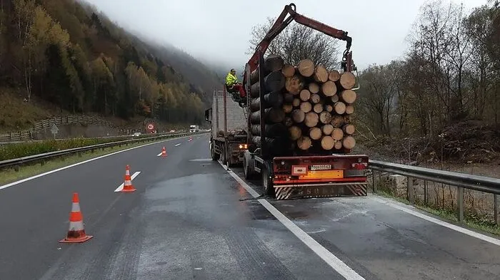 Der Lkw-Lenker konnte den Brand selbst unter Kontrolle bringen