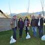 Hochstamm-Obstbaumaktion in Seeboden: Bürgermeister Thomas Schäfauer, Gärtnermeisterin Gabi Huber, Landesrätin Sara Schaar, Gärtnermeister Bernhard Huber und GV Horst Zwischenberger 