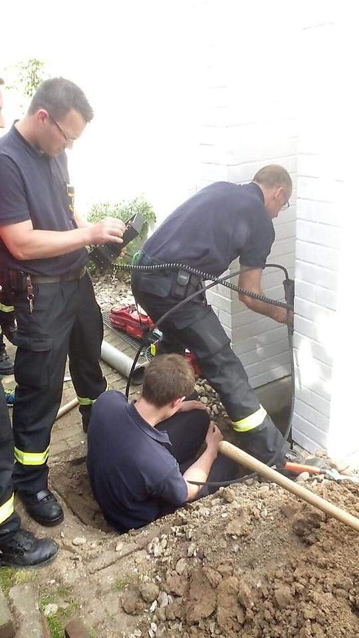 Feuerwehrleute stemmten das Rohr frei