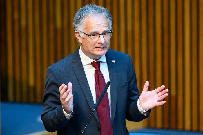 ABD0104_20250616 - WIEN - ÖSTERREICH: Finanzminister Markus Marterbauer (SPÖ) im Rahmen einer Sitzung des Nationalrats, am Montag, 16. Juni 2025, in Wien. - FOTO: APA/MAX SLOVENCIK