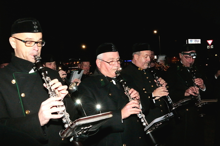Die Feier begann mit einer Feldmesse bei der Gradener Kapelle, die Pfarrer Johannes Baier zelebrierte und die von der Chorgemeinschaft Köflach sowie von den Bergkapellen Rosental und Zangtal musikalisch gestaltet wurde.