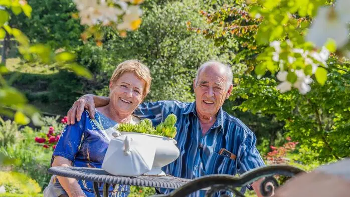 Brigitte und Franz Unterweger verbringen täglich unzählige Stunden in ihrem Garten. Bis zu 2000 Stunden pro Jahr widmen sie sich ihrer Berufung