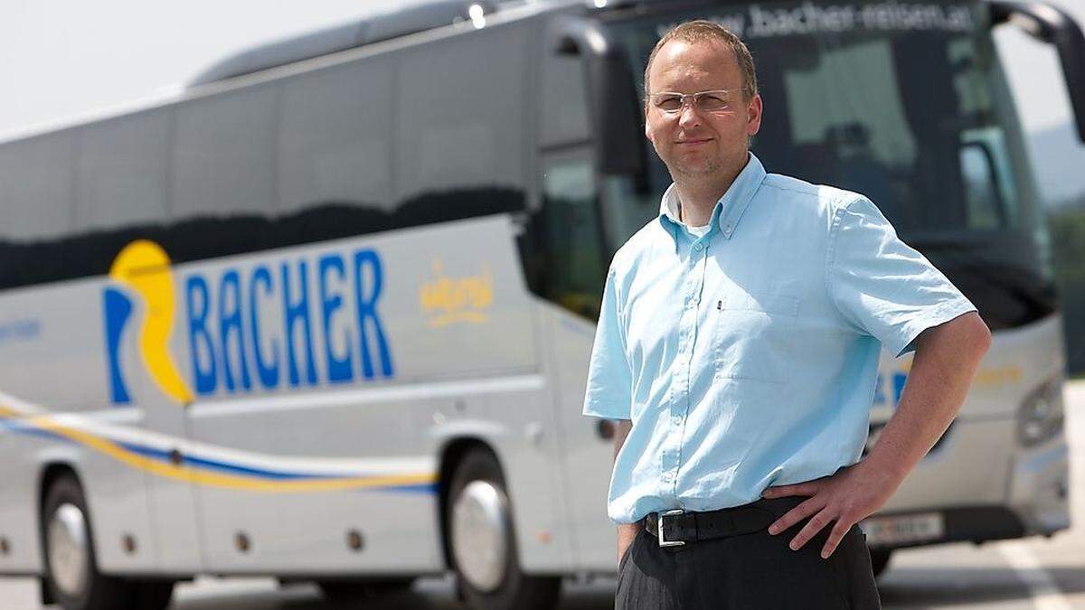 Martin Bacher investiert in Luftfilteranlagen in seinen Reisebussen. 