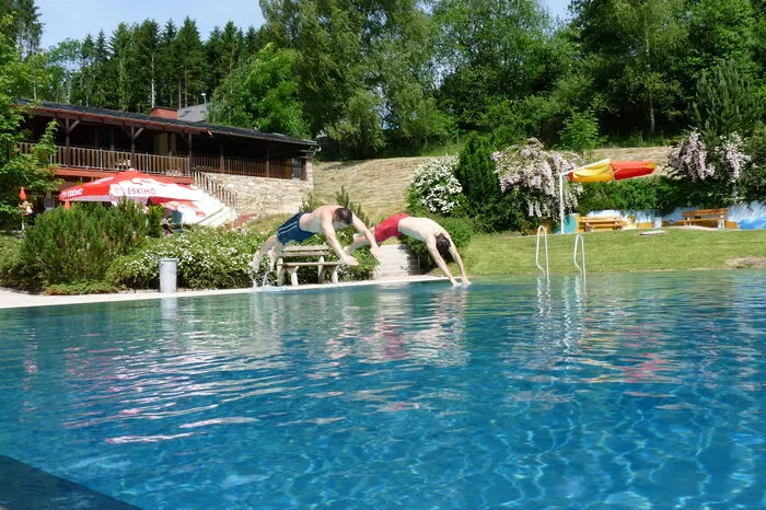Das Birkfelder Freibad sperrt frühestens am 26. Mai auf (je nach Witterung). Warum so spät: "Weil es noch zu kalt ist in Birkfeld und weil unsere Wasservorwärmanlage vorher noch nicht ertig installiert ist", sagt Bürgermeister Franz Derler.