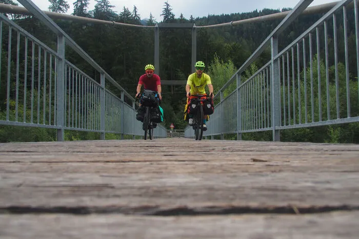 Von dort geht's per Fahrrad nach Tirol ...