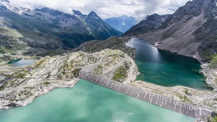 Speicher können fehlende Produktion aus Wasserkraft teilweise kompensieren