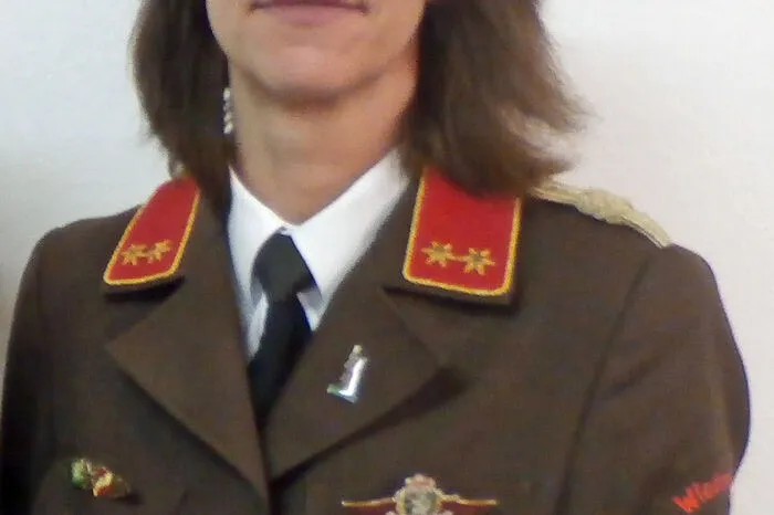 Wir sind selber geschwommen, also habe ich daheim die Stellung gehalten und meine Feuerwehr Wieden-Hart, wo ich Kommandantin bin, telefonisch koordiniert. Mein Mann und unsere älteste Tochter sind gleich ausgerückt, ich bin später in den Einsatz nach. Für meine Chefin bei Fruchtsaft Gangl ist klar, dass ich weg bin, wenn die Sirene geht. Es wäre wichtig, dass Arbeitgeber eine Entschädigung bekommen. Von Katharina Siuka 