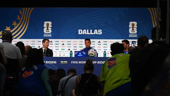 Der Andrang bei der Pressekonferenz von Argentinien und Teamchef Lionel Scaloni in Texas war enorm 