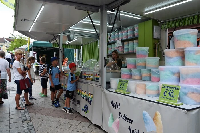 Für die Naschkatzen gab es Zuckerwatte...