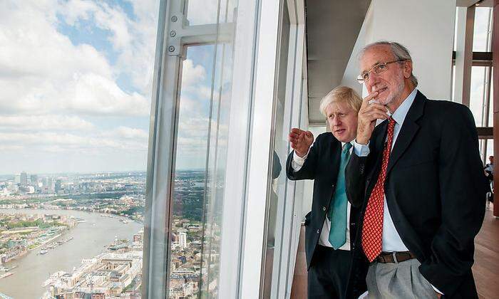 Renzo Piano (rechts) blickt mit Londons Ex-Bürgermeister Boris Johnson auf London