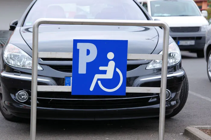 Eine Frau ärgerte sich über ein widerrechtlich am Behindertenparkplatz abgestelltes Auto. Wie sich herausstellte, war es jenes des Bürgermeisters. Dieser zeigt sich reumütig. Mehr...
