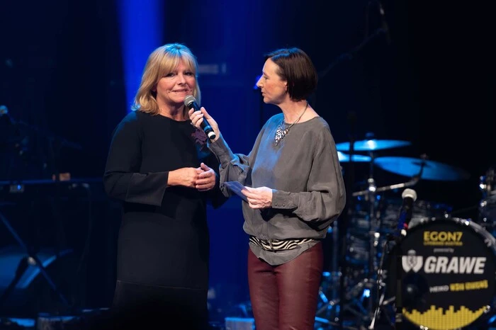 Unterstützt wurde die Spendenaktion von "Licht ins Dunkel", hier im Bild Eva Radinger im Gespräch mit Moderatorin Siegrid Hroch.