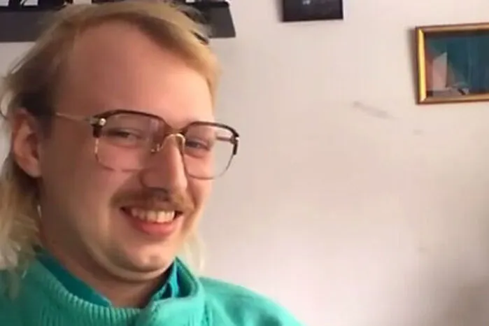 Titus Probst tänzelt durch lustig-bizarre Youtube-Videos und bewirbt mit seiner schrägen Art für Graz-Tourismus Sehenswürdigkeiten der Region. Hier gehts es zur Abstimmung. Nur noch bis zum 31. Dezember.