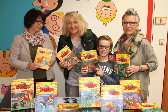 Auch Morawa-Chefin Barbara Pernthaler kam, um präsentierte einige Brezina-Bücher für die jungen Leser. Der Andrang war groß.