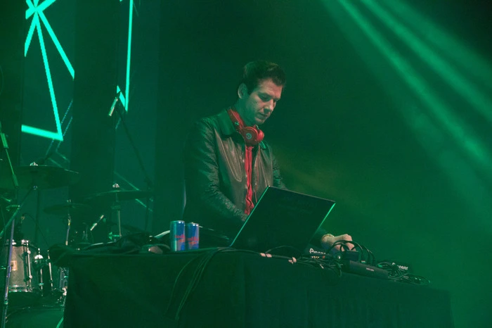 ...konnte Enrico Ostendorf den Partytigern gehörig einheizen. Der aus dem wöchentlichen Antenne-Partyhitmix bekannte DJ stimmte die Besucher auf den Höhepunkt der Nacht ein...