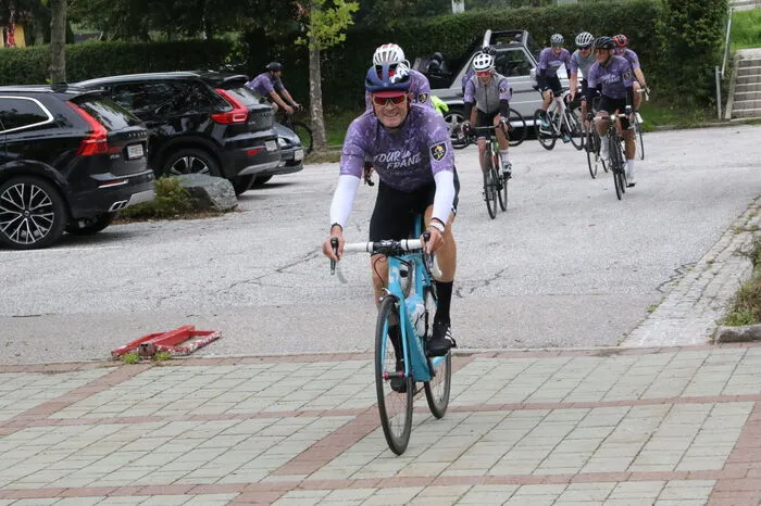 Allein im Vorjahr konnten sich Klammer und die "Tour de Franz"-Organisatoren Ronny Hohenberger und Karin Pucher über die Rekord-Spendensumme von rund 80.000 Euro freuen. Mit Spendengeldern werden auch heuer wieder Kinder und Familien aus Kärnten, die Hilfe benötigen, unterstützt.