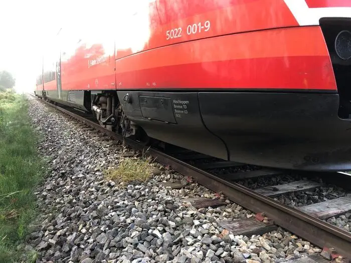 Der Zug konnte nach einer Begutachtung seine Fahrt Richtung Hartberg fortsetzen