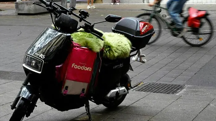 Foodora plant nach eigenen Angaben bis 2027 „Investitionen im siebenstelligen Bereich“ und hat über den Sommer Informationsveranstaltungen für die eigenen Fahrer veranstaltet