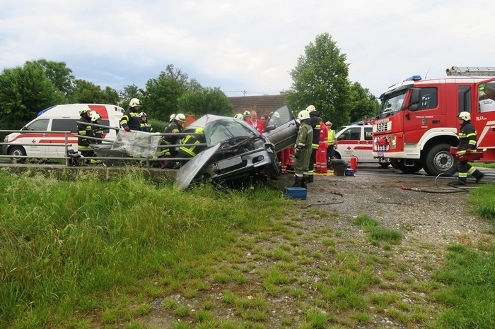 Die Feuerwehren von Übersbach und Söchau standen im Einsatz, ebenso das Rote Kreuz.
