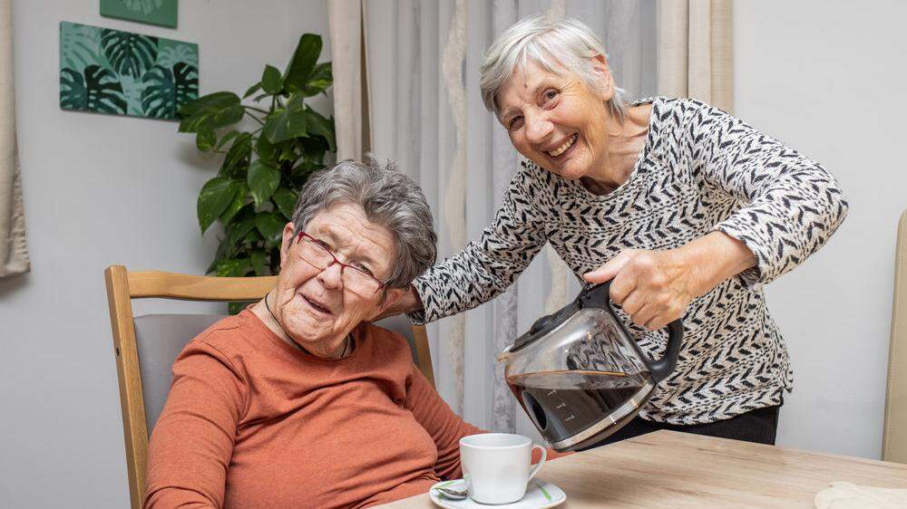 &quot;Kaffeeprinzessin&quot; Elisabeth Mayler (78) und ihre Freundin Sissi Kollarz (77)