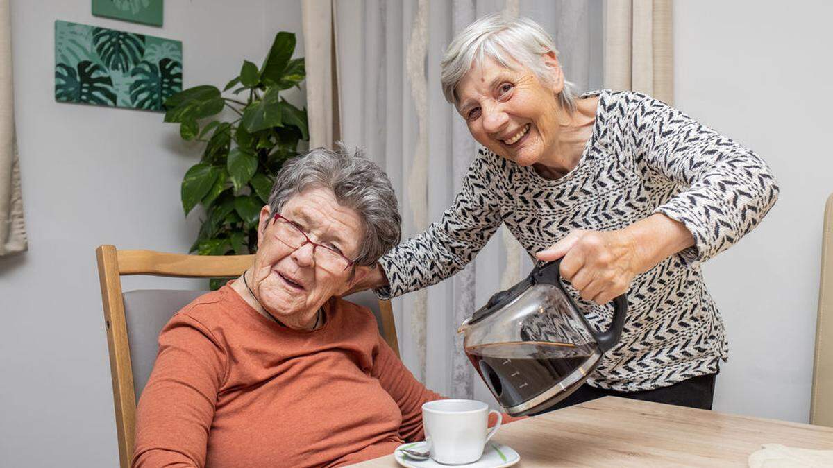 &quot;Kaffeeprinzessin&quot; Elisabeth Mayler (78) und ihre Freundin Sissi Kollarz (77)