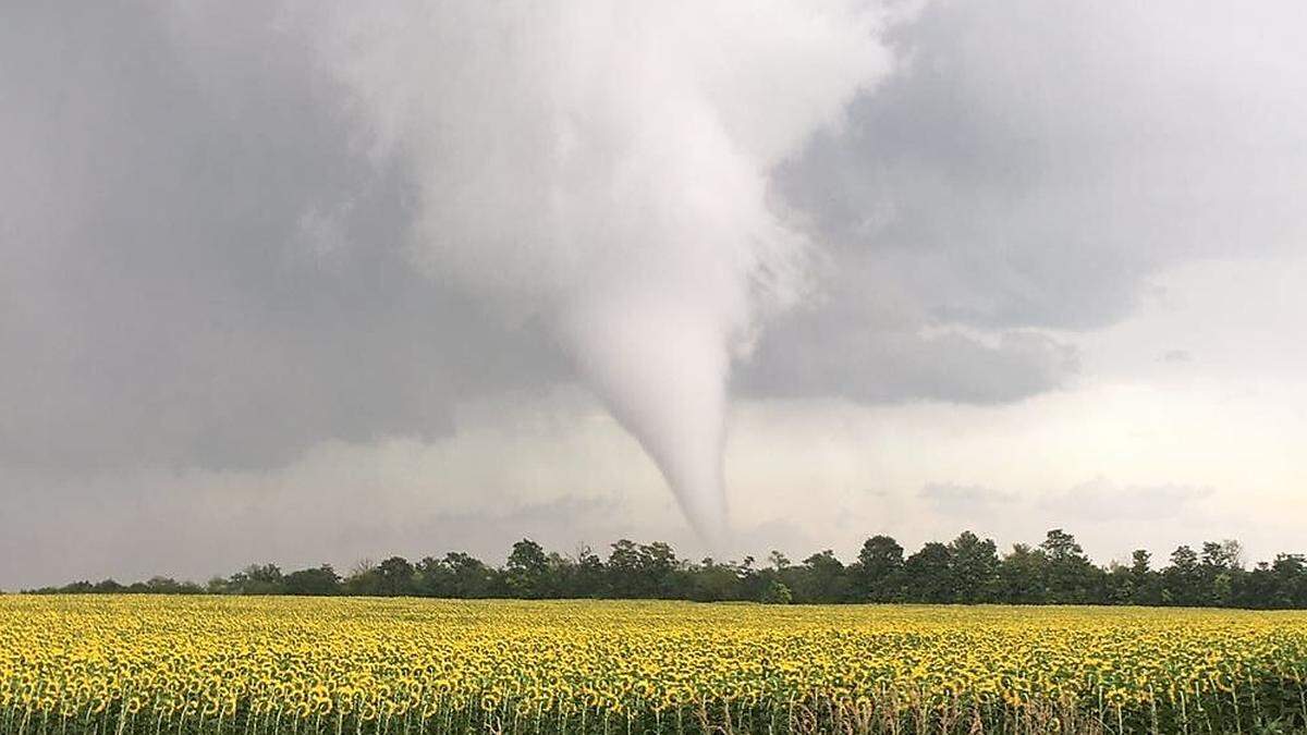 Bei Schwechat wurde ein Tornado gesichtet