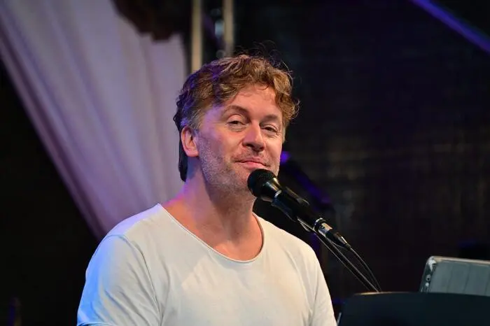 Bevor dann die Stars des Abends, die „OI &amp; B Zucchero Celebration Band“ die Bühne erklommen, gab es noch einen Auftritt der Gruppe „Das Gelbe vom Ei“, die mit eigener Lyrik aufzeigten.