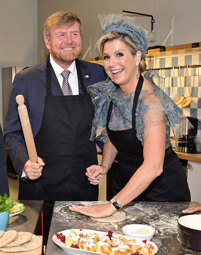 König Willem-Alexander und Königin Maxima beim Besuch der Community Cooking Küche